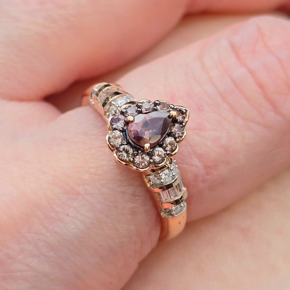 Madagascar ✦ Color Change Garnet & Moissanite Ring ✦ Pear Majesty Rose Vermeil 8 - Picture 4 of 15